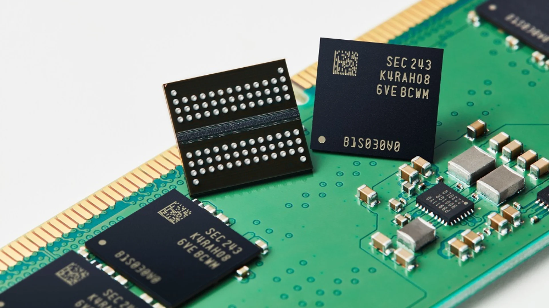 Samsung-DDR5-DRAM-12nm-16Gb-Chips